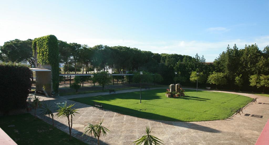 Hôtel Lantana Garden à Pilas Chambre photo